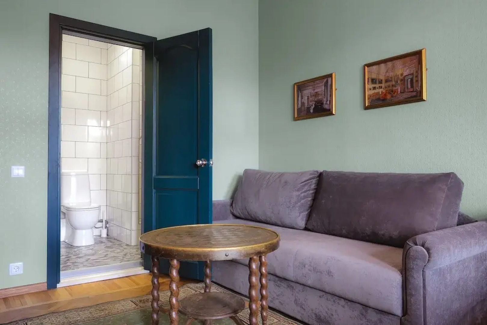 Friends Rooms on Vosstaniya