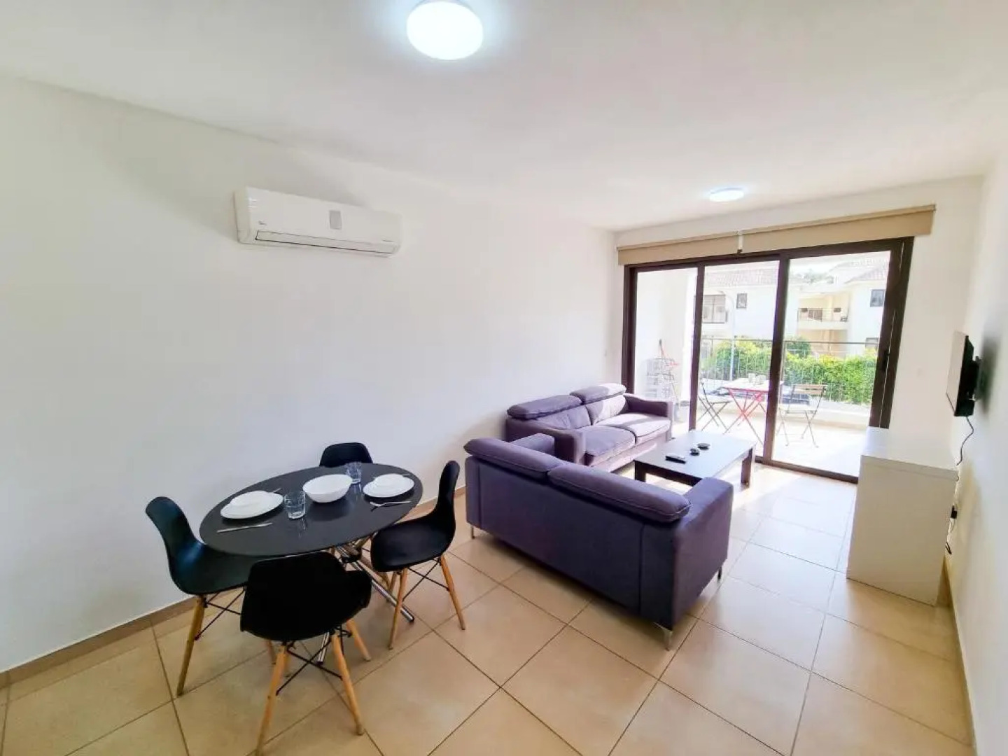 Green Leaf Apartment