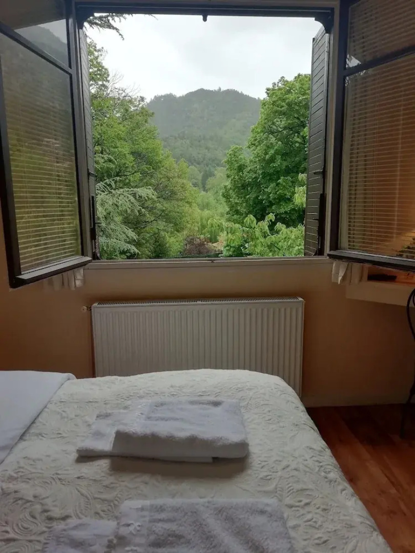 La Mirabelle-casteil Country House