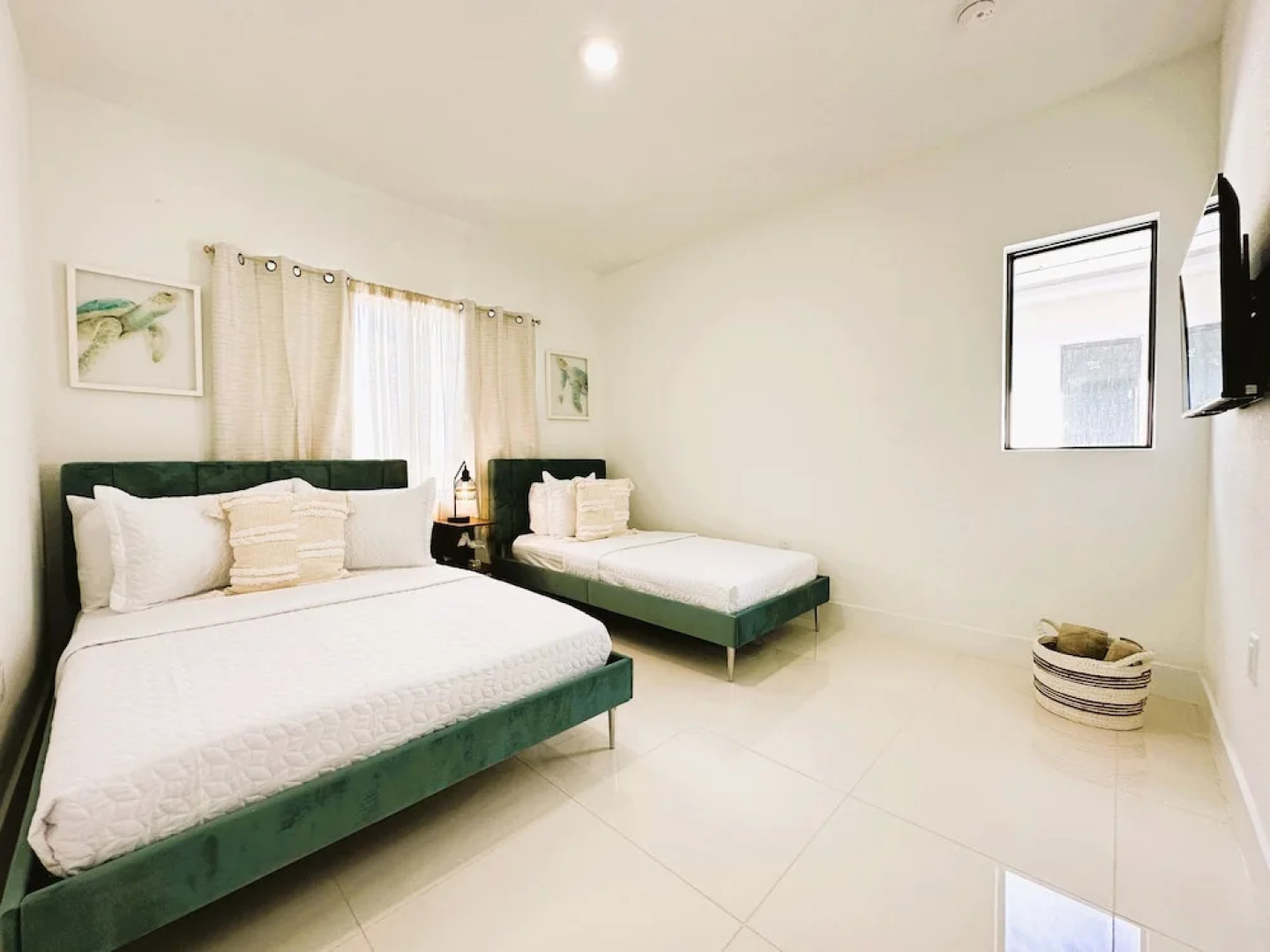 Sunset Haven: Beach Isle House FL Keys MIA Marina