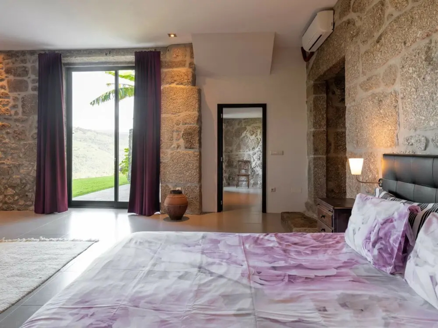 Very Spacious Apartment With Lots of Grandeur and Great Views