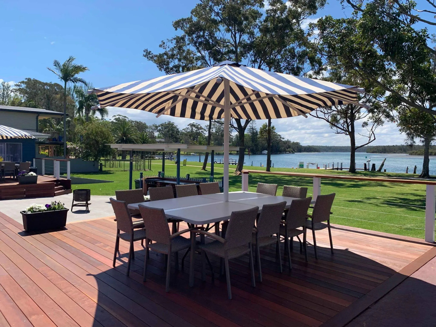 Laguna Lodge waterfront accommodation Sussex Inlet