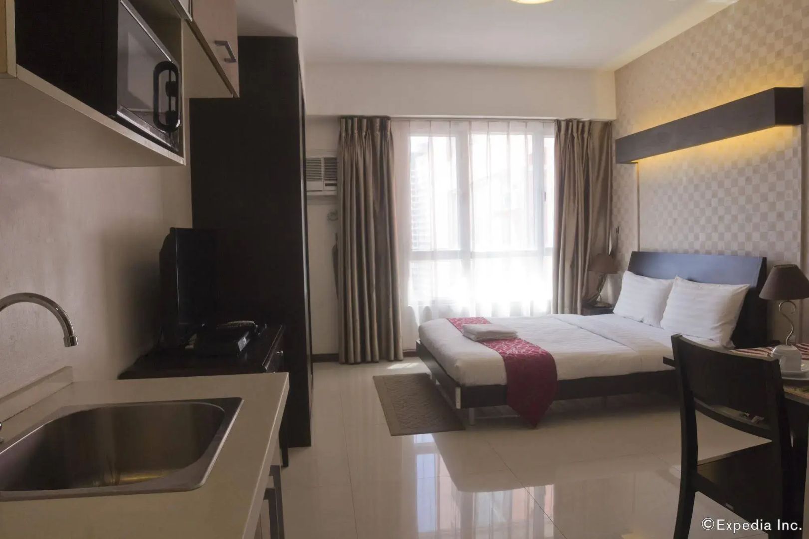 Sunshine City Suites