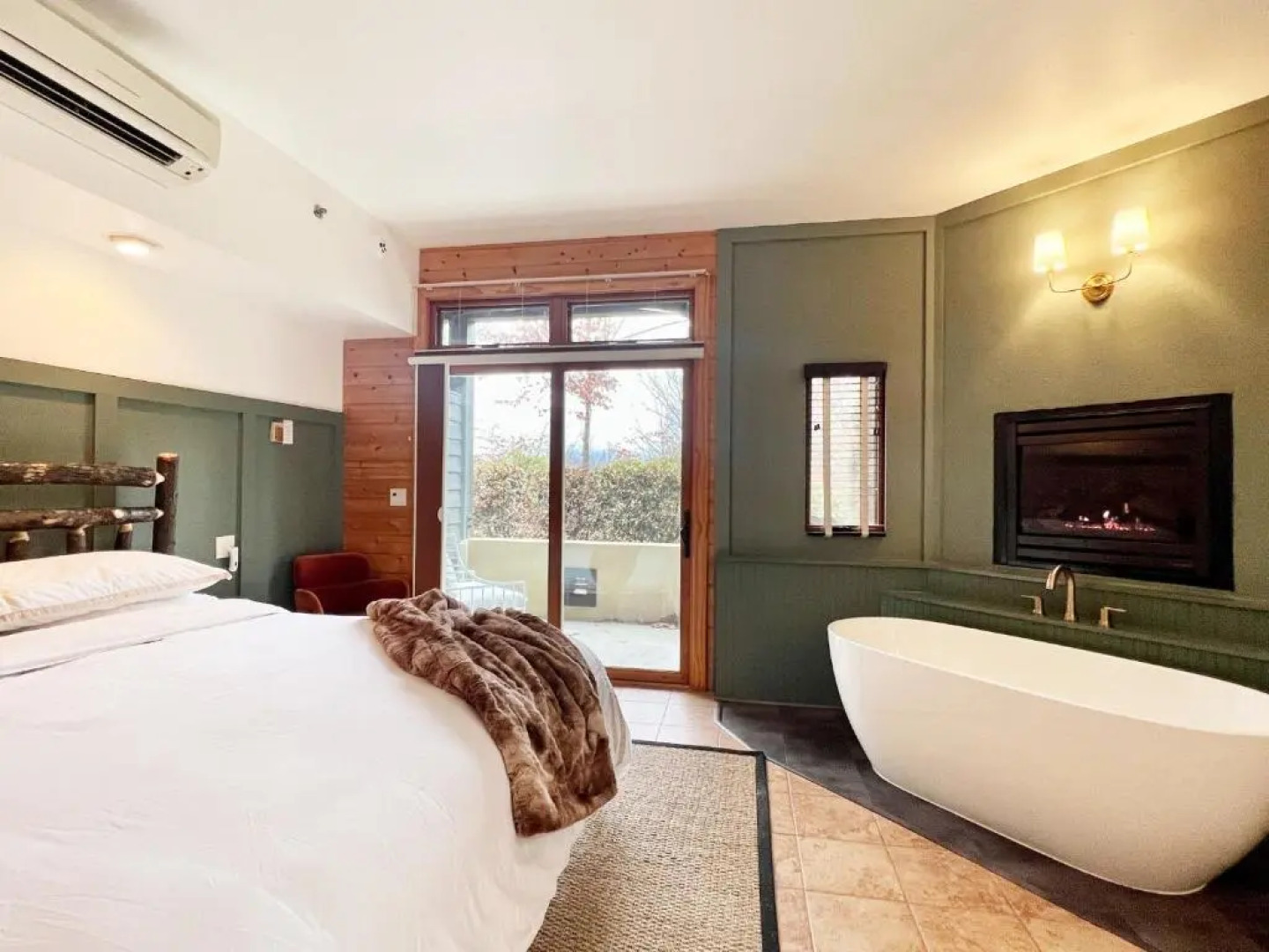 Outland Chalet & Suites Great Smoky Mountains