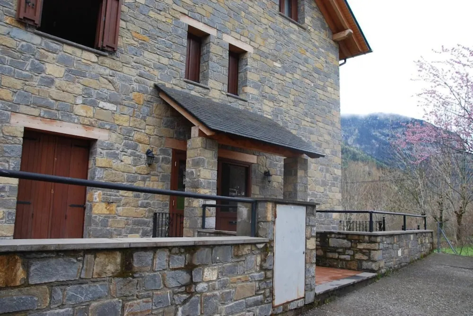 PirineosNature Petfriendly Apartments