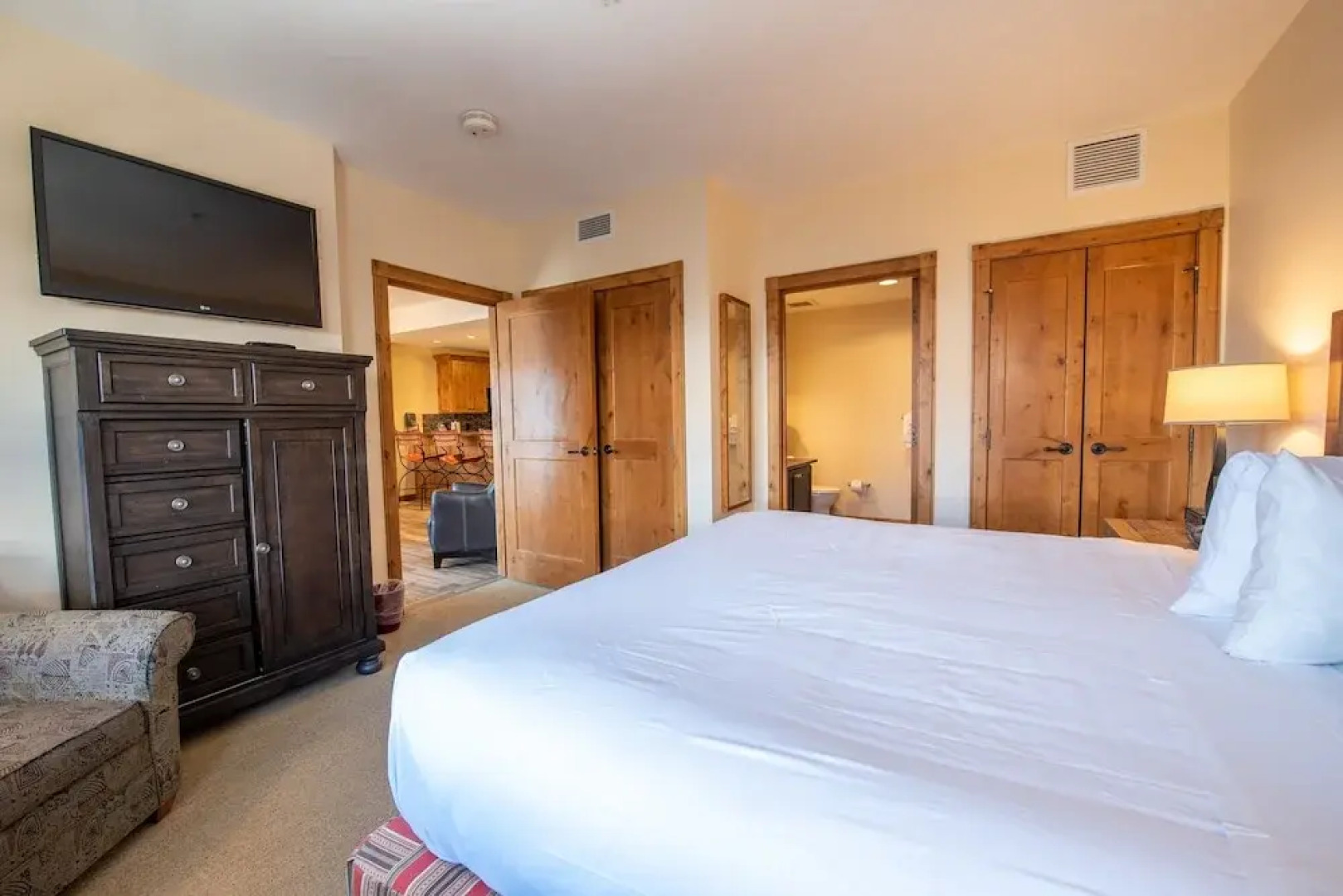 Beautifully Renovated Two Bedroom Condo with a Balcony in Mountaineer Square 2 Condo - No Cleaning Fee! by RedAwning