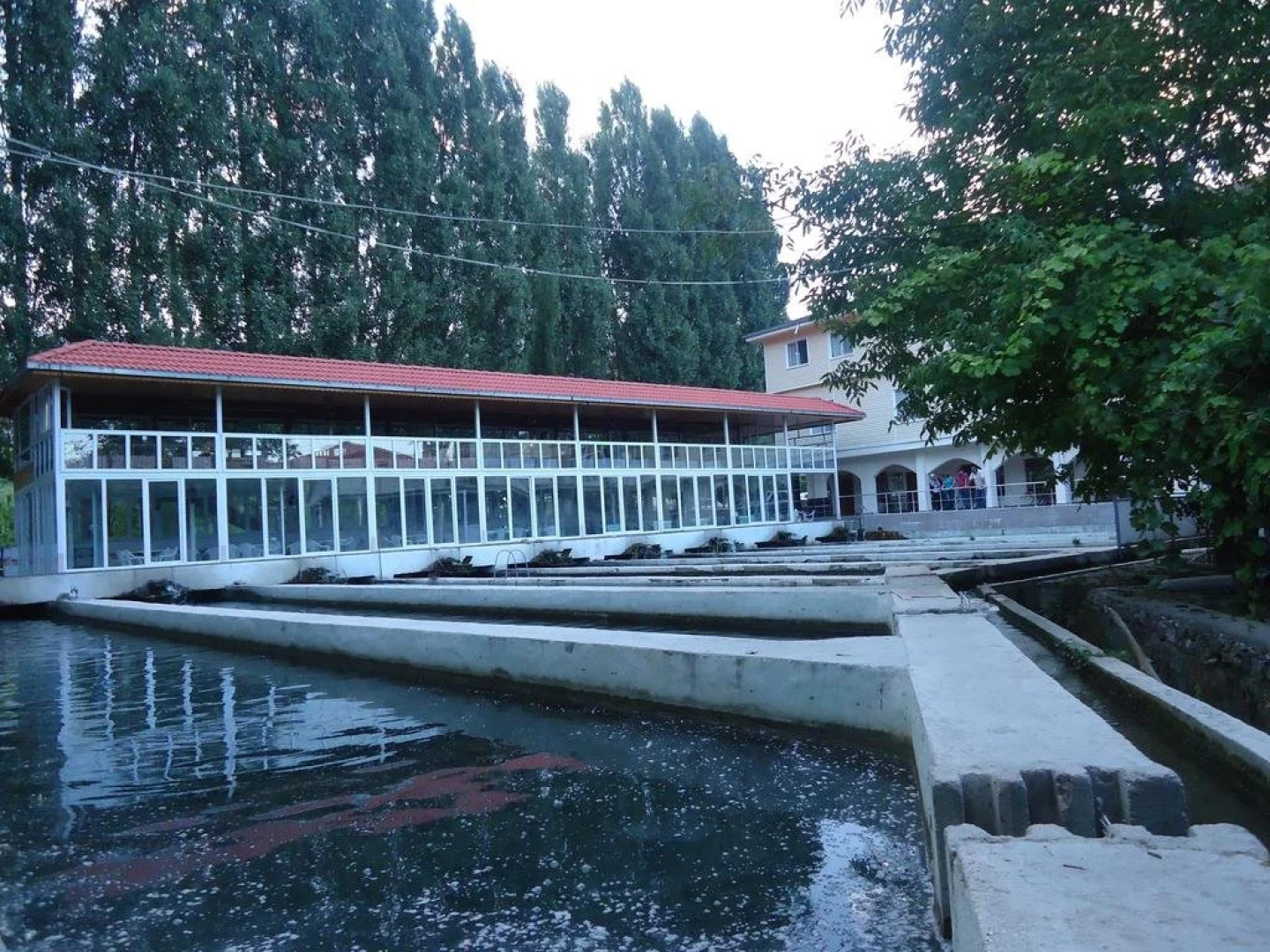 Alanlar Alabalik ve Otel