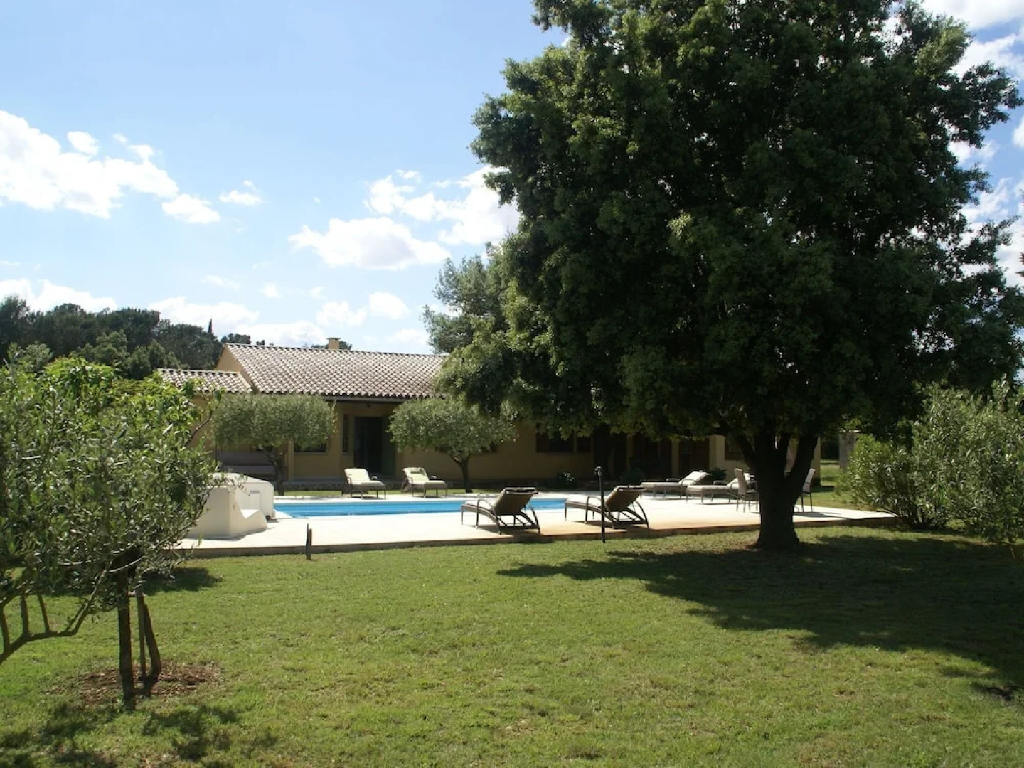 Stunning Villa in Sorgues With Swimming Pool