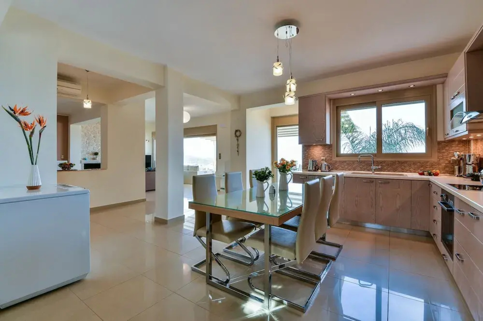 Villa with Striking views over the infinity Pool