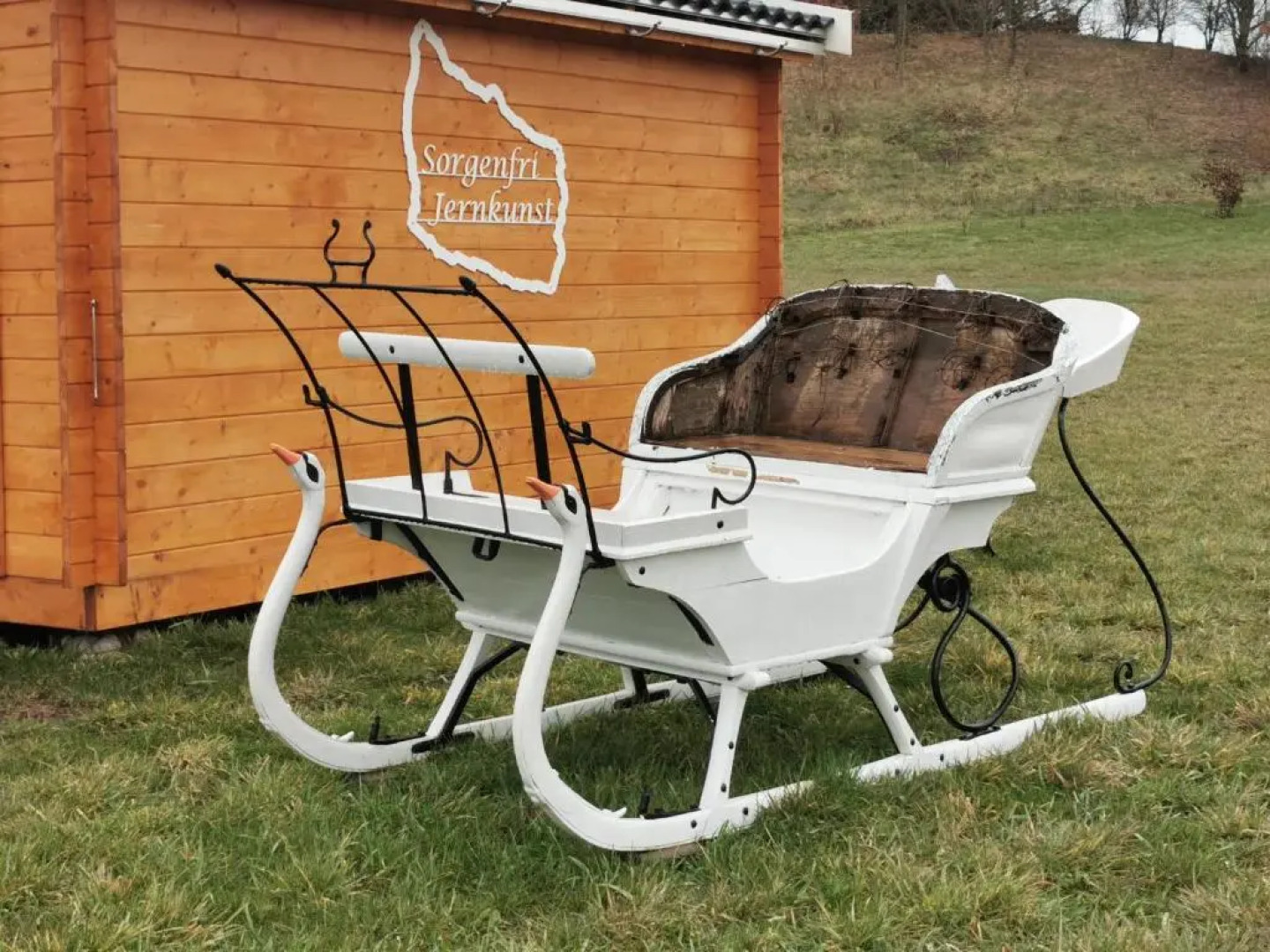 The 'Loft' Apartment- "Den Gule Svane" Guest House - near Rønne & Beach