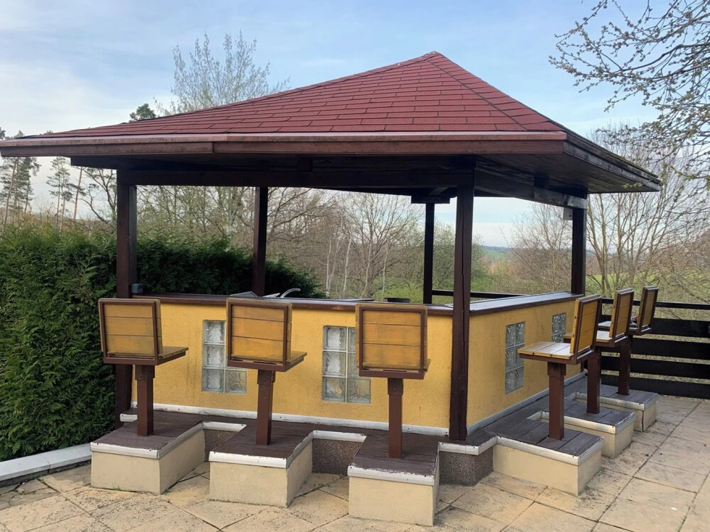 Cottage with pool playground and privacy