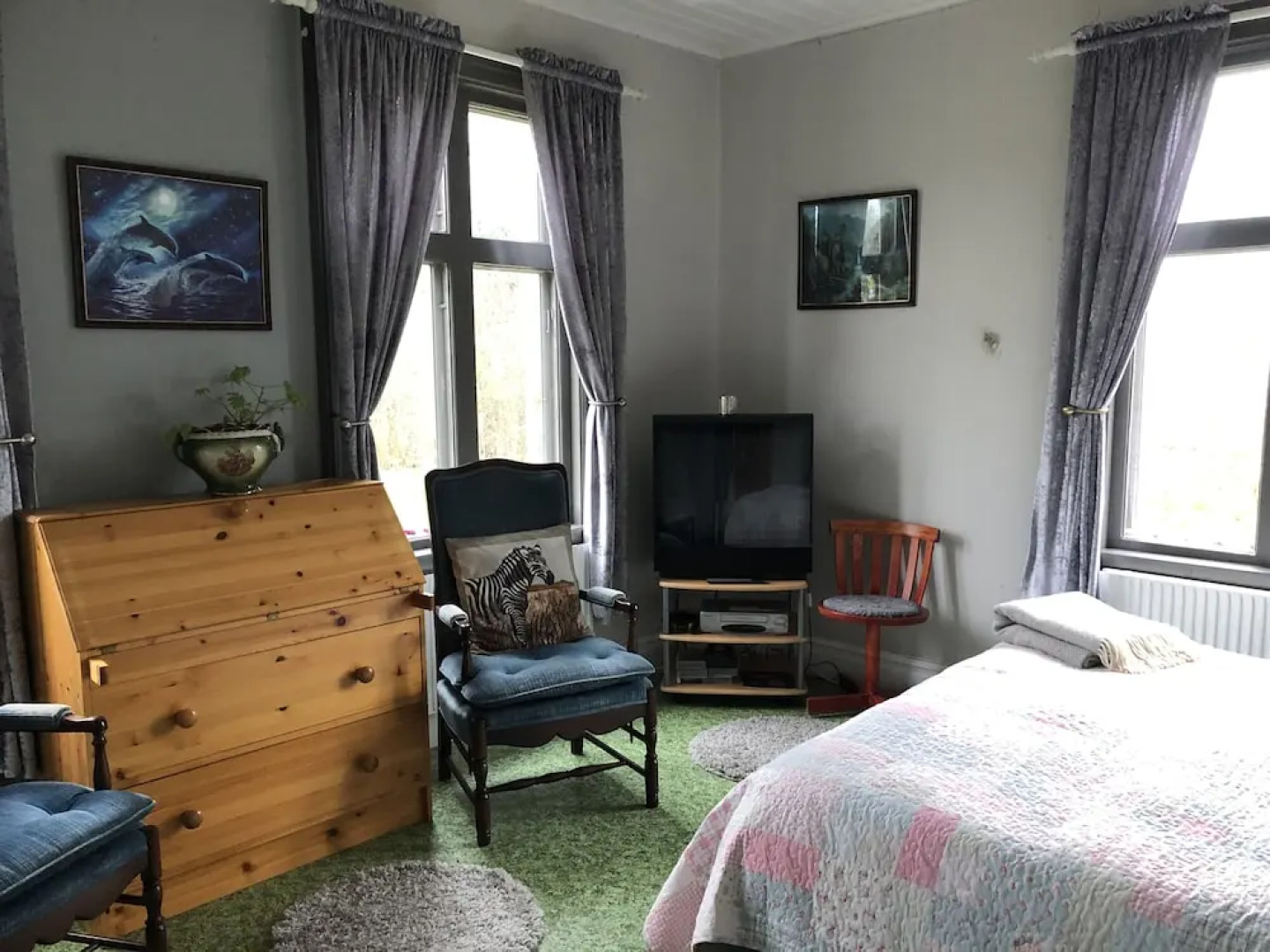 2-bed Apartment Overlooking the River