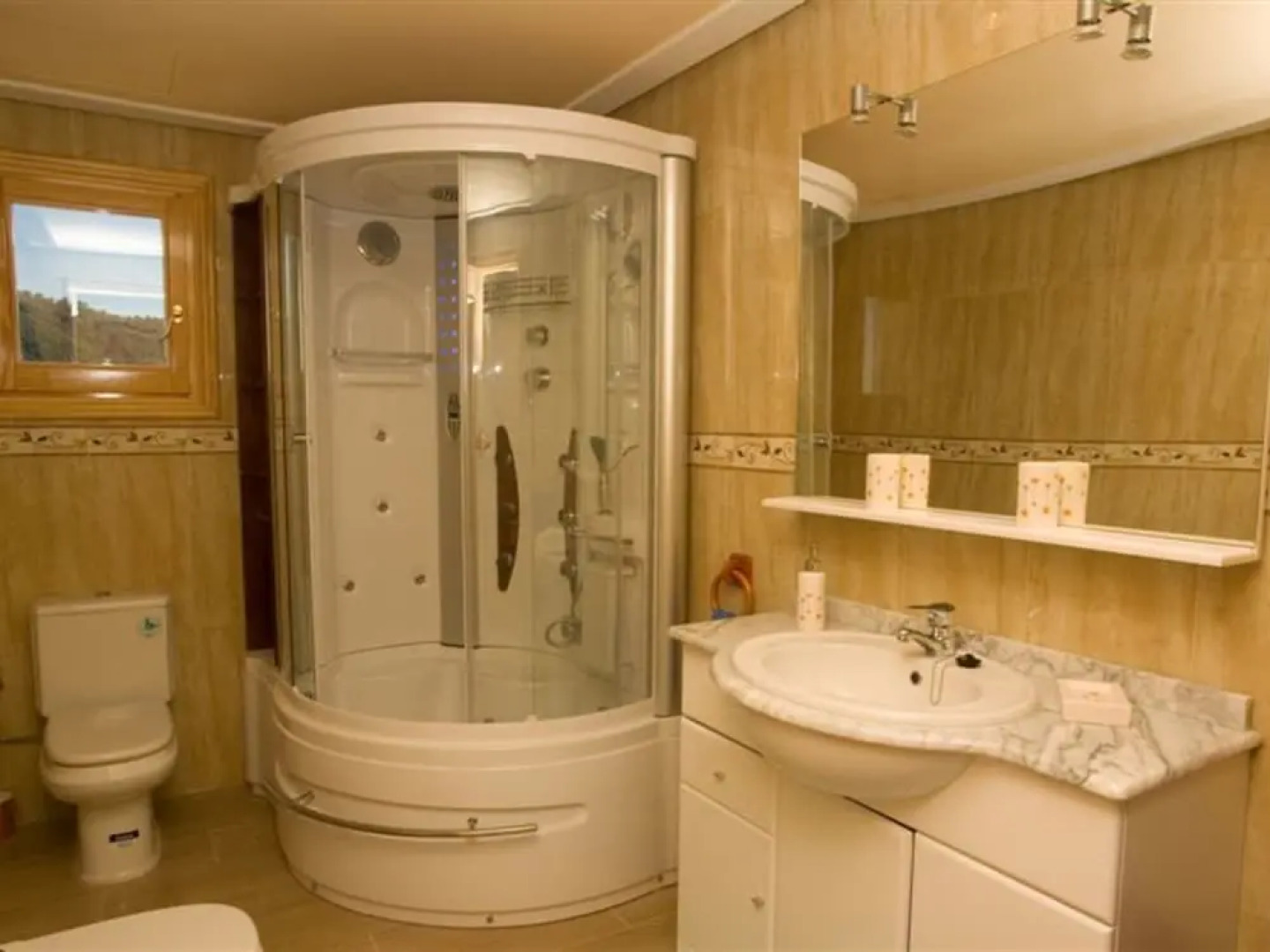 Quaint Villa with Jacuzzi in Sa Pobla