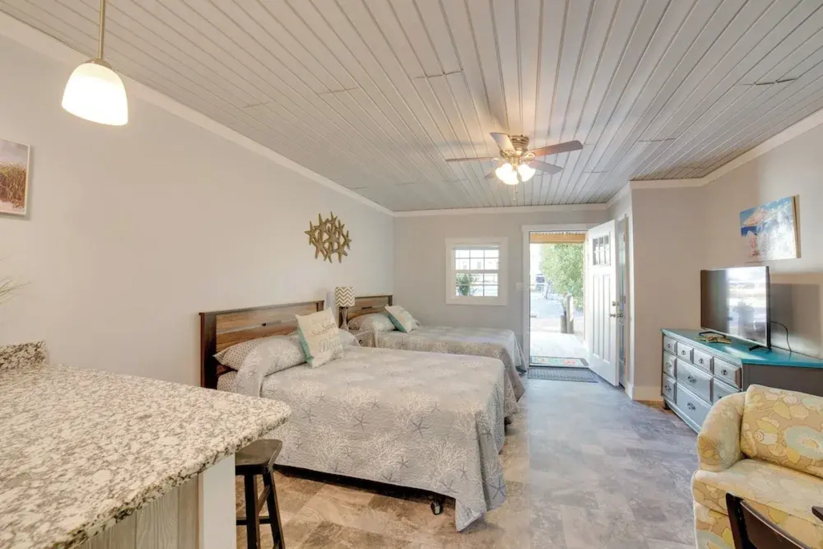 Ocean Isle Beach Studio w/ Patio - 1 Mi to Pier!