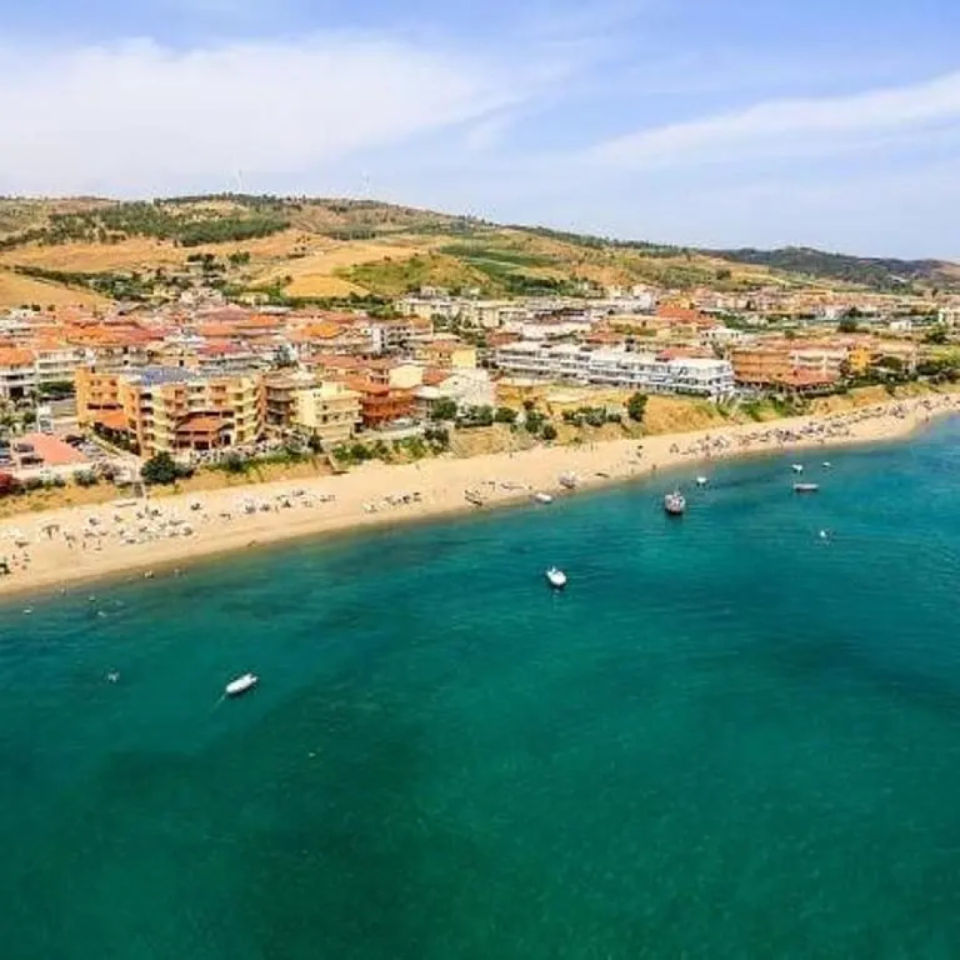 Apartment with 2 bedrooms in Torre Melissa with wonderful sea view furnished balcony and WiFi 300 m from the beach