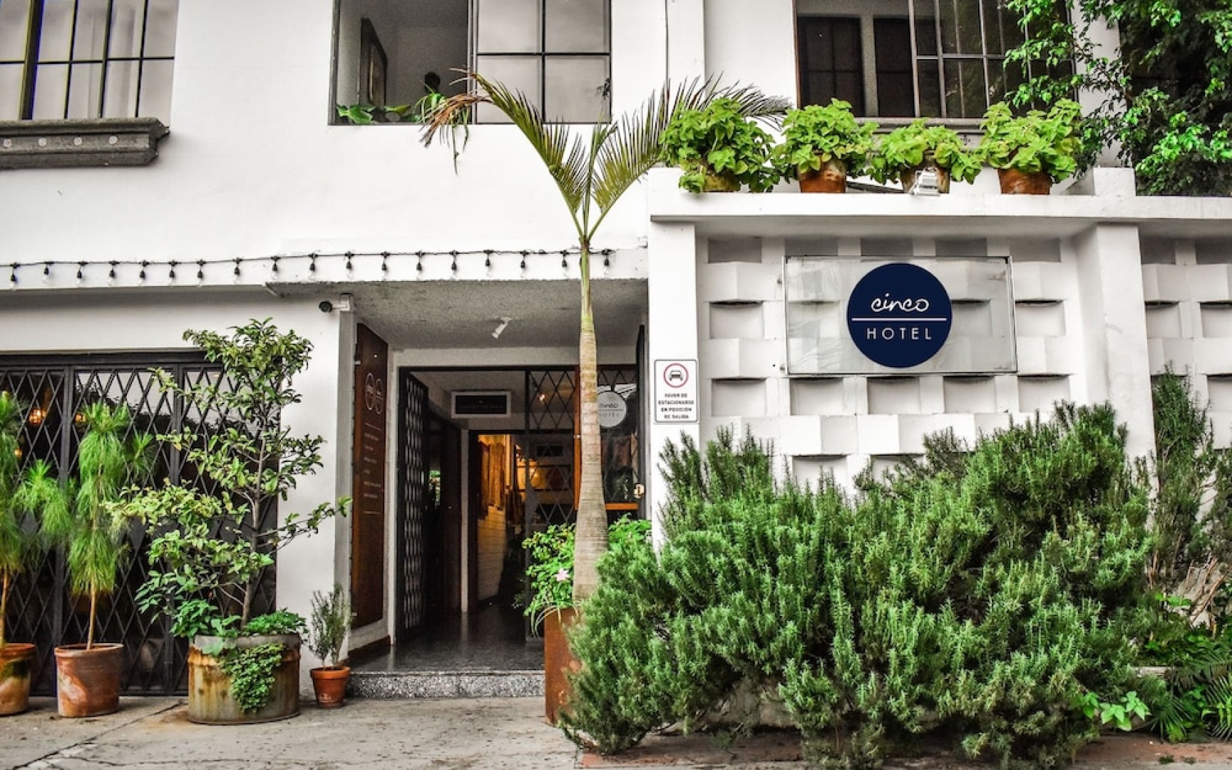 Cinco Hotel