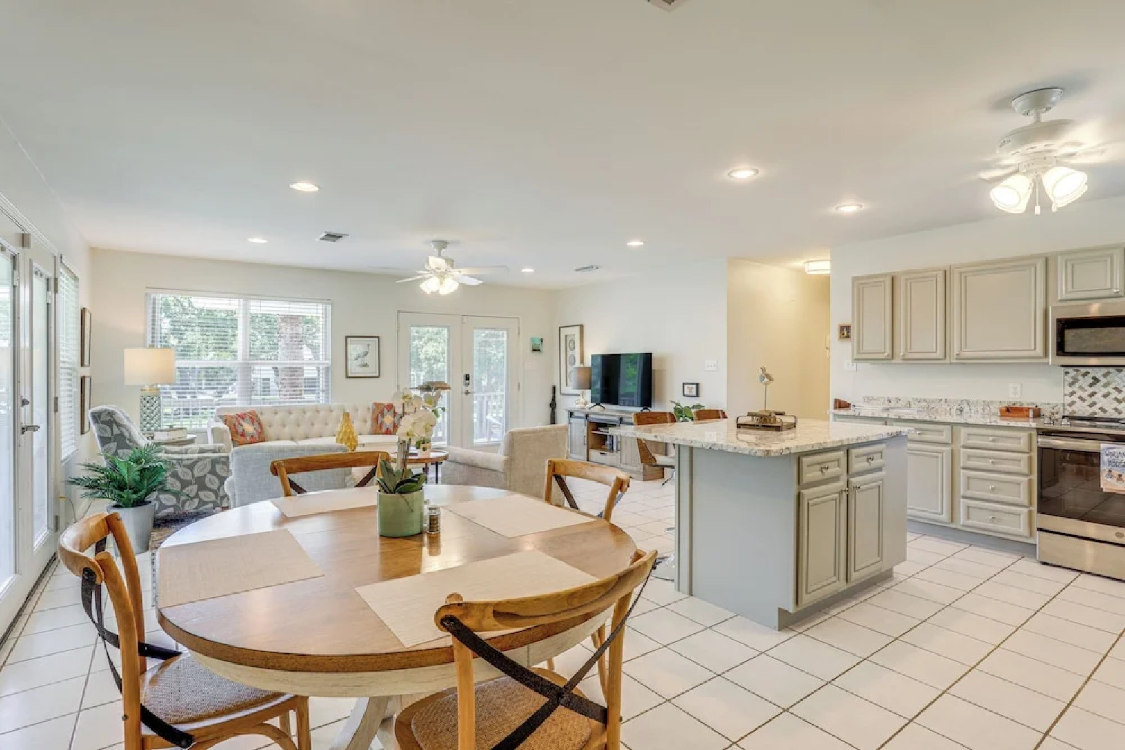 'the Palm' Bay St. Louis Home - Walk to Beach!