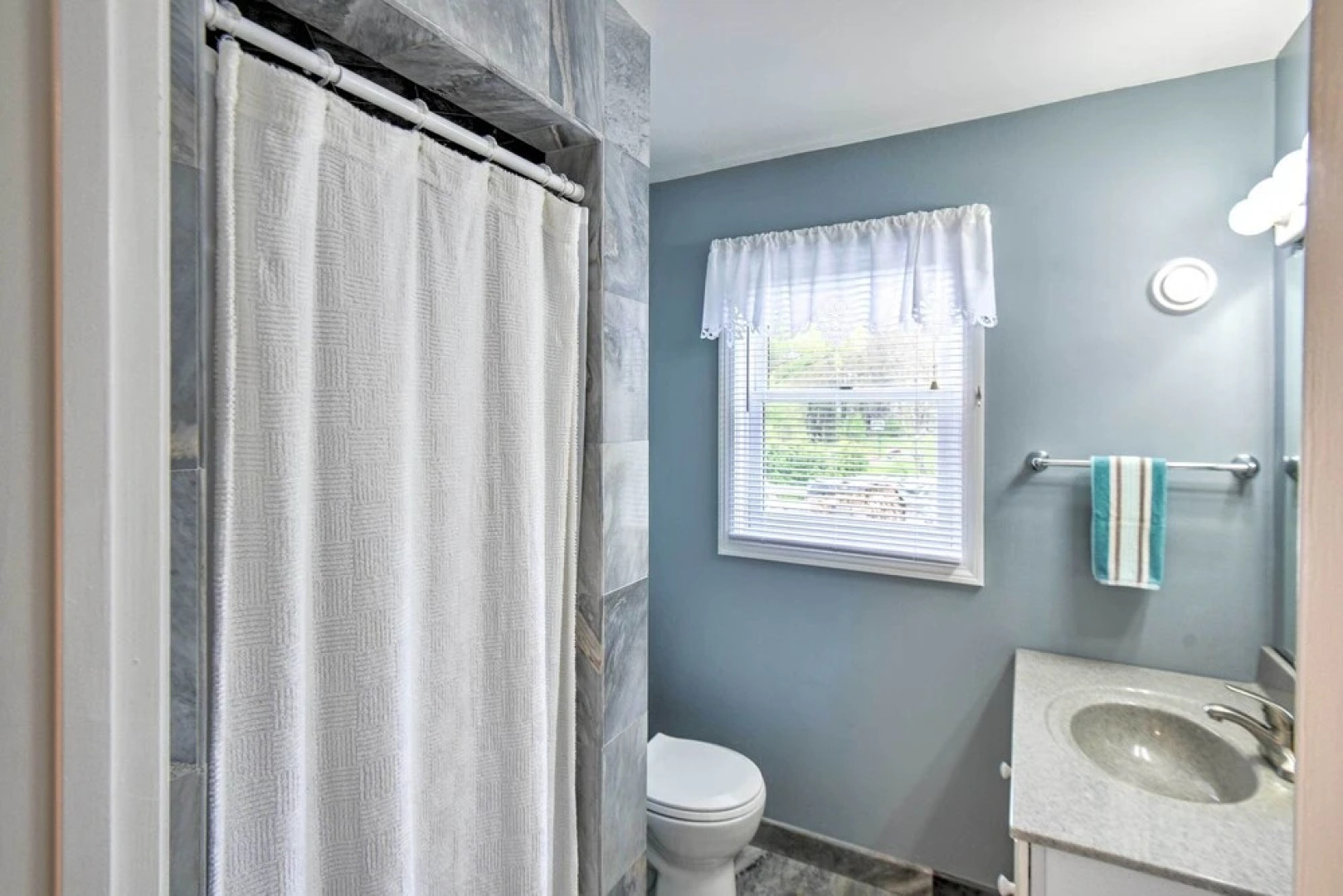 Kennebunk Home w/ Yard < 1 Mile to Dock Square!