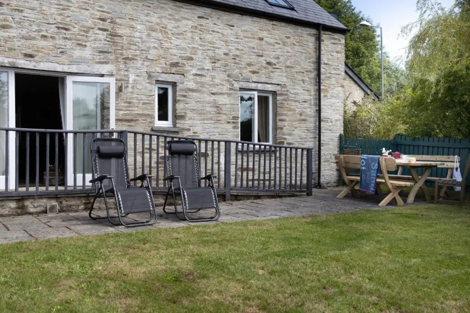 Berry Cottage - 4 Bedroom, Pet-Friendly Cottage Sleeping 8