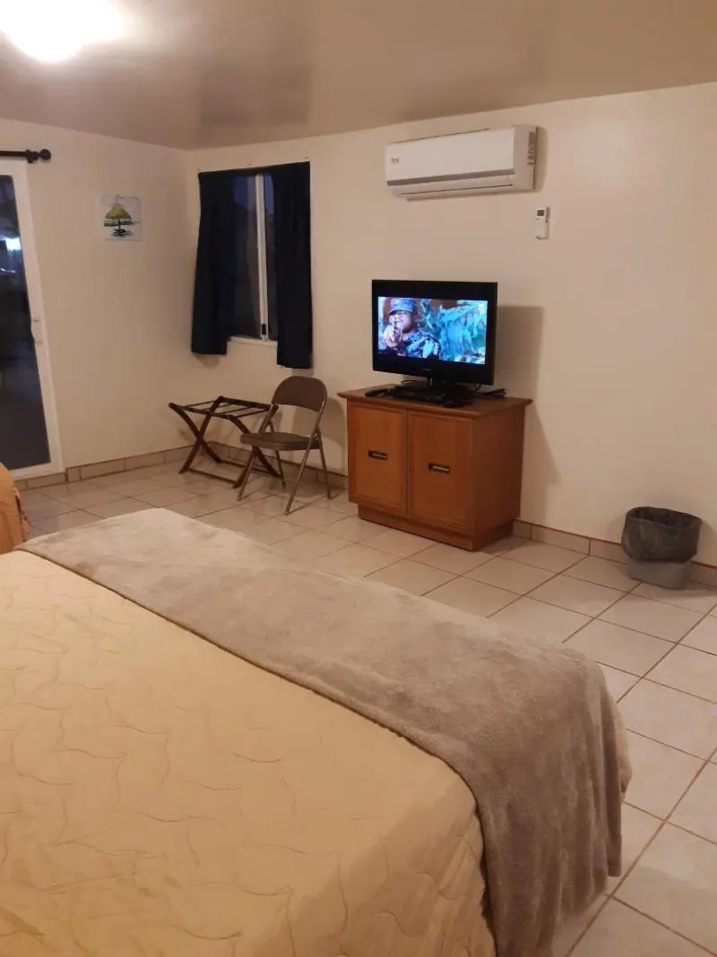 Seaside Hotel & Victor's RV Park