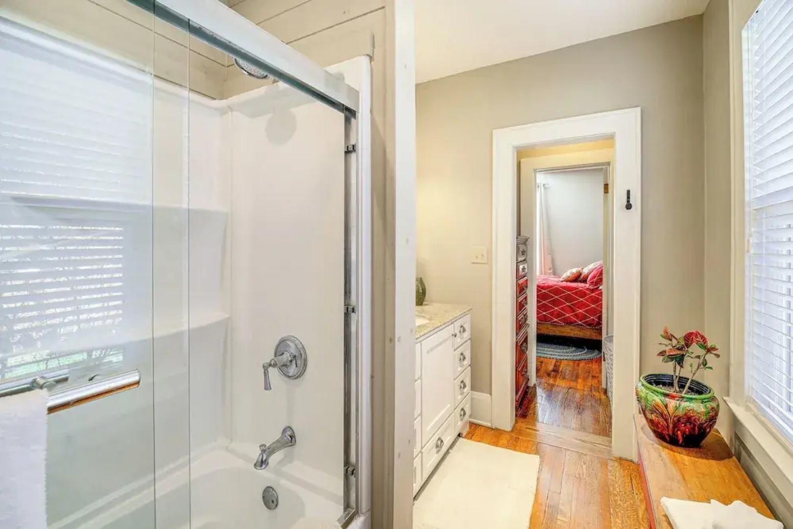 1 Mi to Dtwn: Bristol Cottage w/ Hot Tub & Grill!