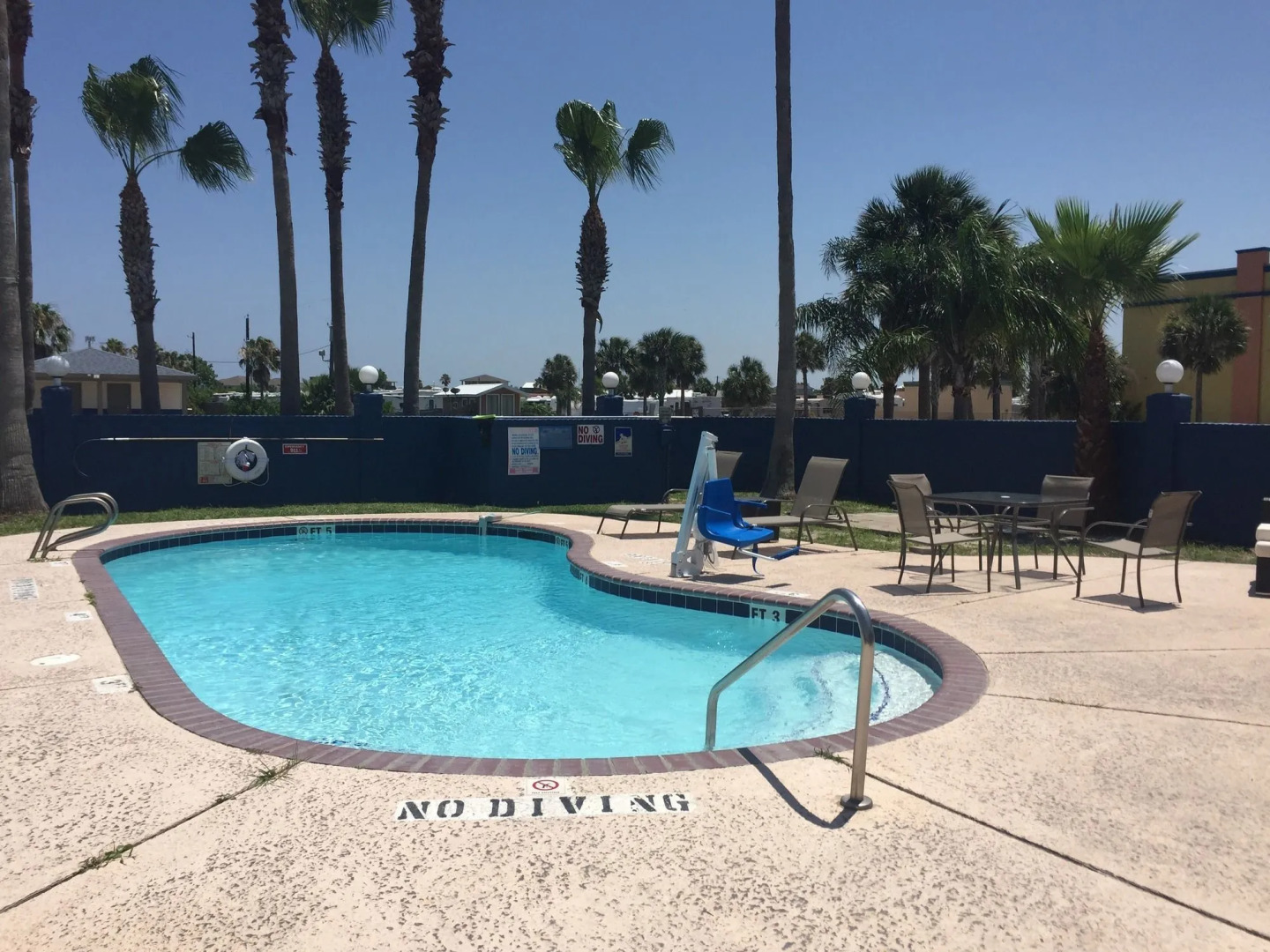 Captain's Quarters Inn