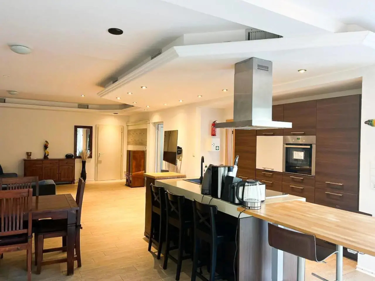 Whirlpool, Fußbodenheizung, Nintendo NES, Netflix, Wintergarten & Workspace