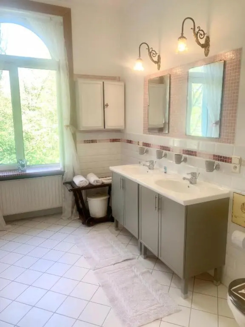 La Tour D'Héloïse - 10' De Bruxelles