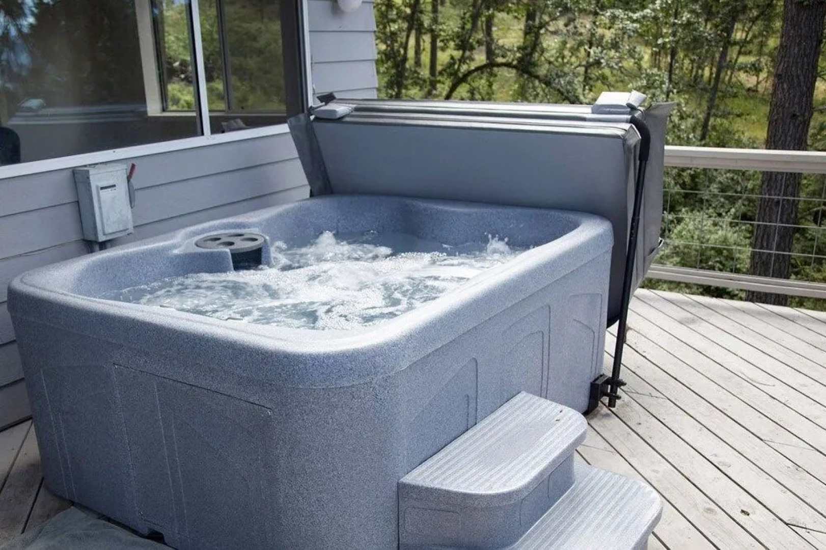 Fir Mountain Escape 4 Bedroom Home by RedAwning