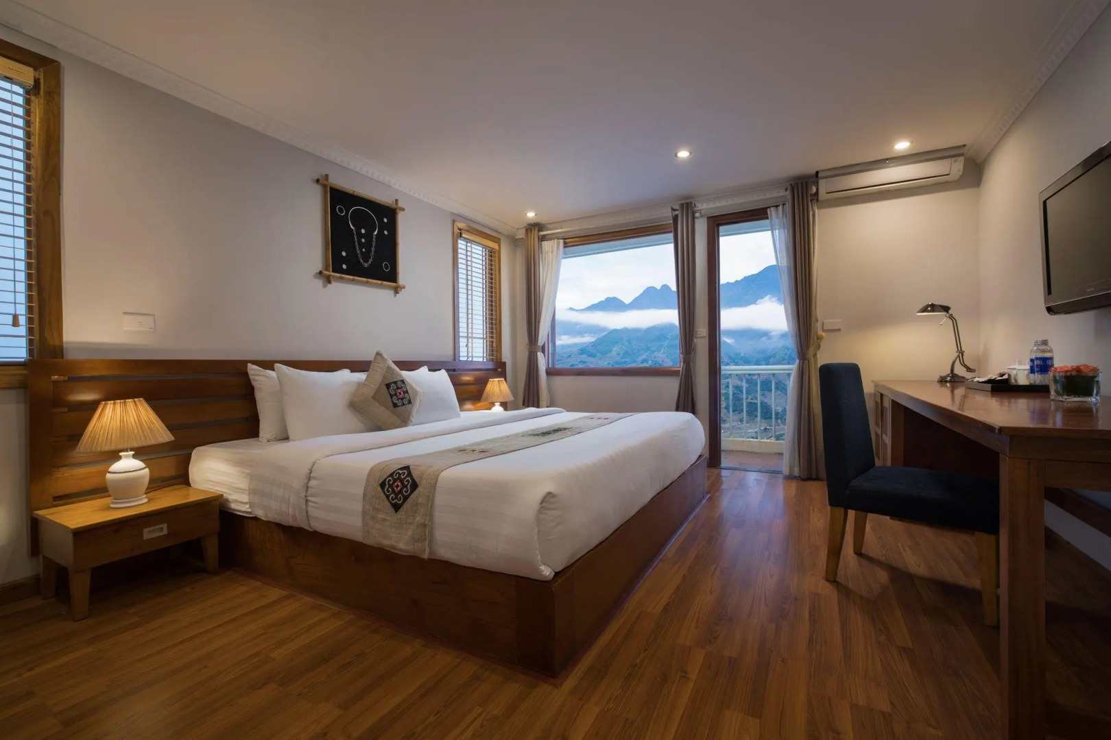 Sunny Mountain Hotel