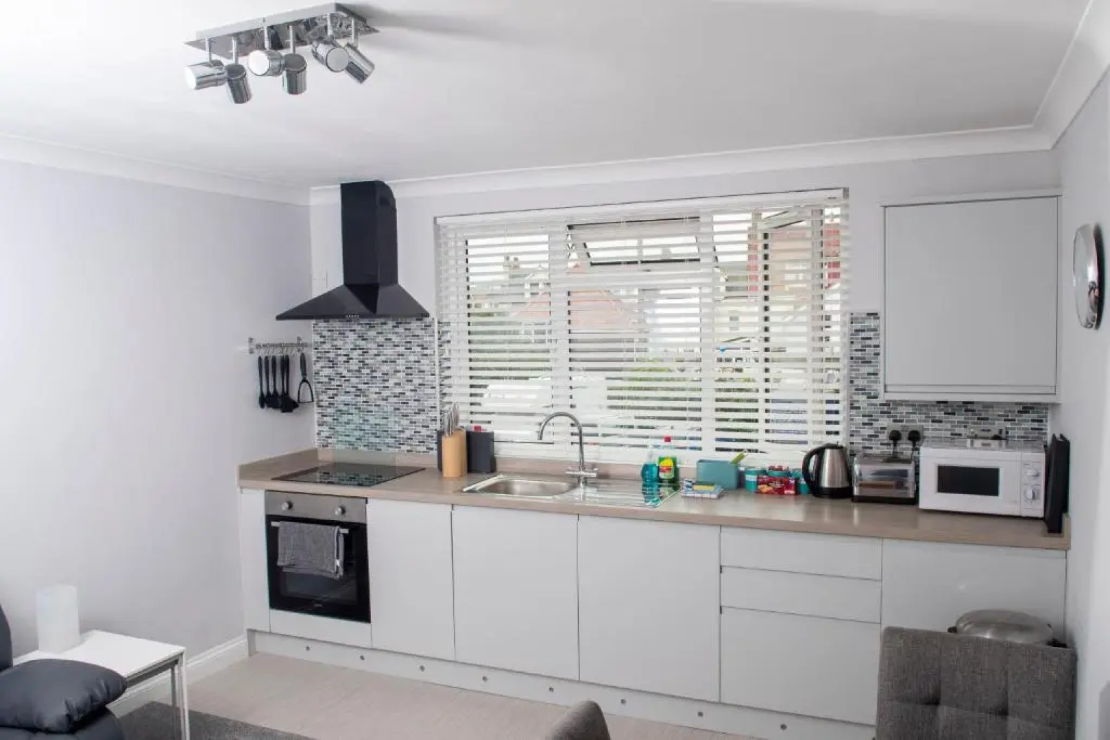 Esplanade Court Apartments With Seasonal Swimming Pool