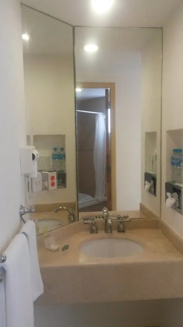 Angeles Suites Hotel