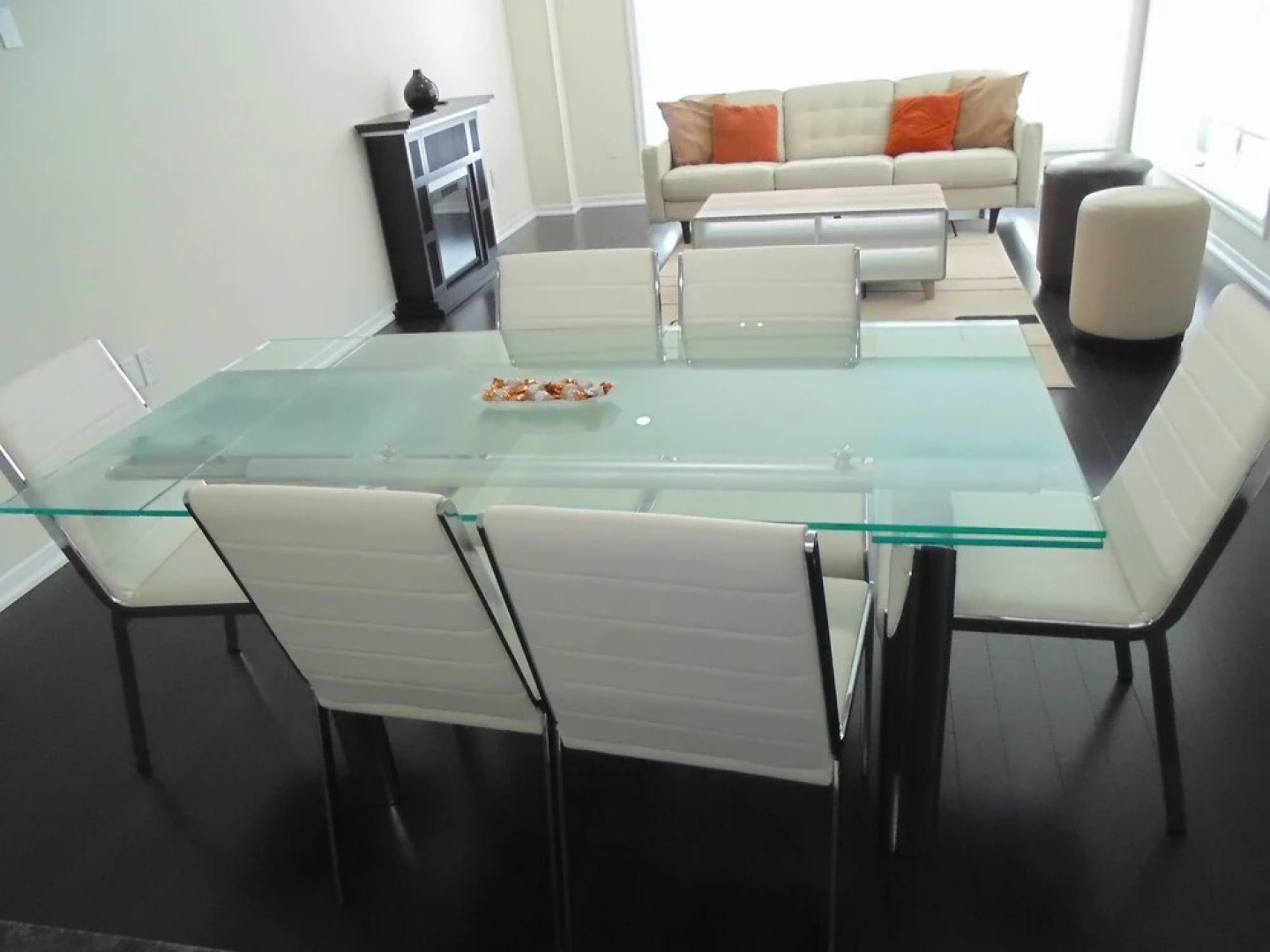 Luxury White House In Oakville Free Ev Charging