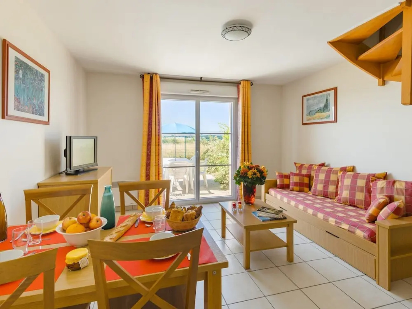 Well-maintained, Linked Holiday Home With Garden and Terrace