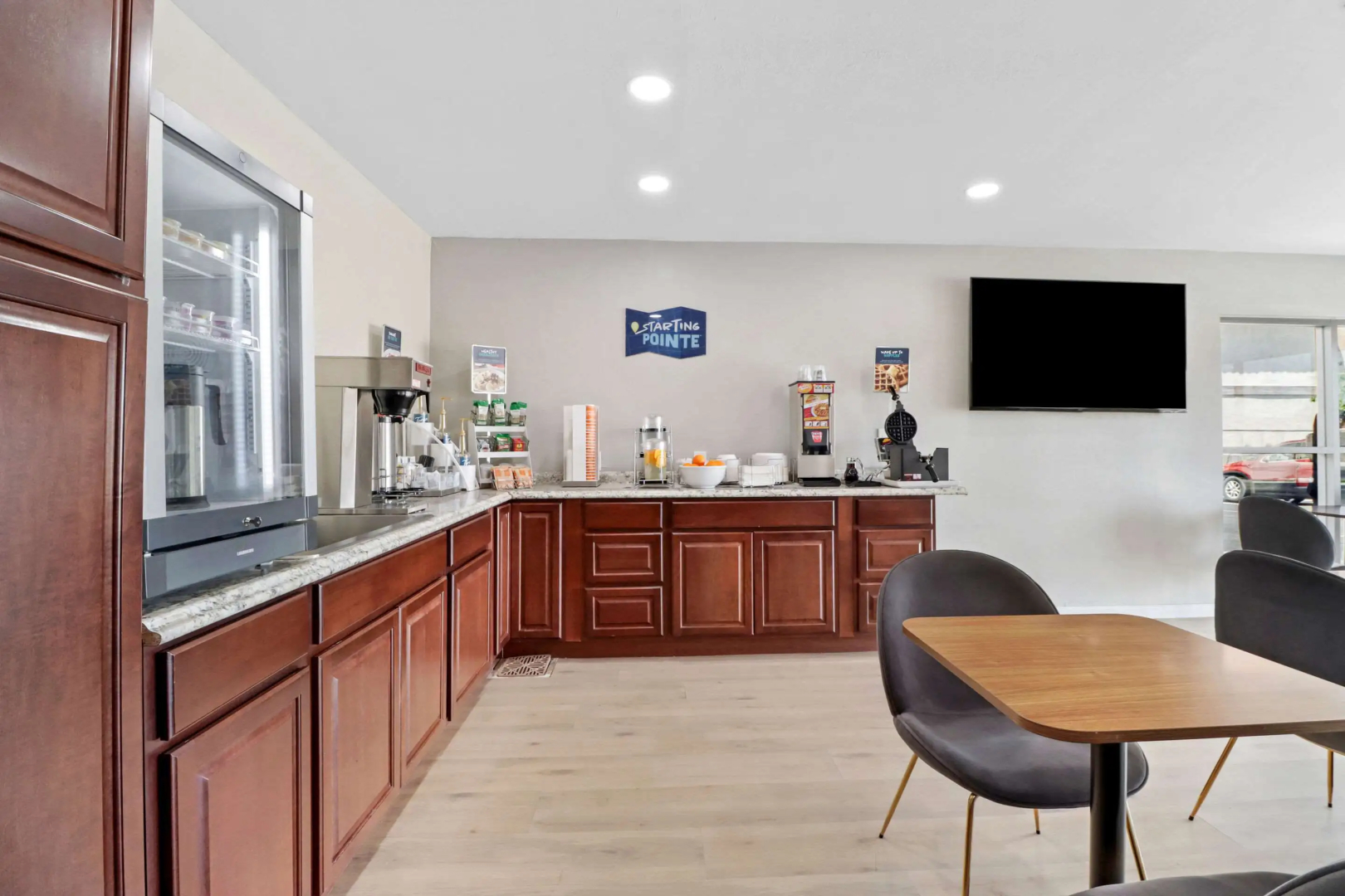 Clarion Pointe Ridgecrest near China Lake Naval Station (ex. Motel 6 Ridgecrest) 