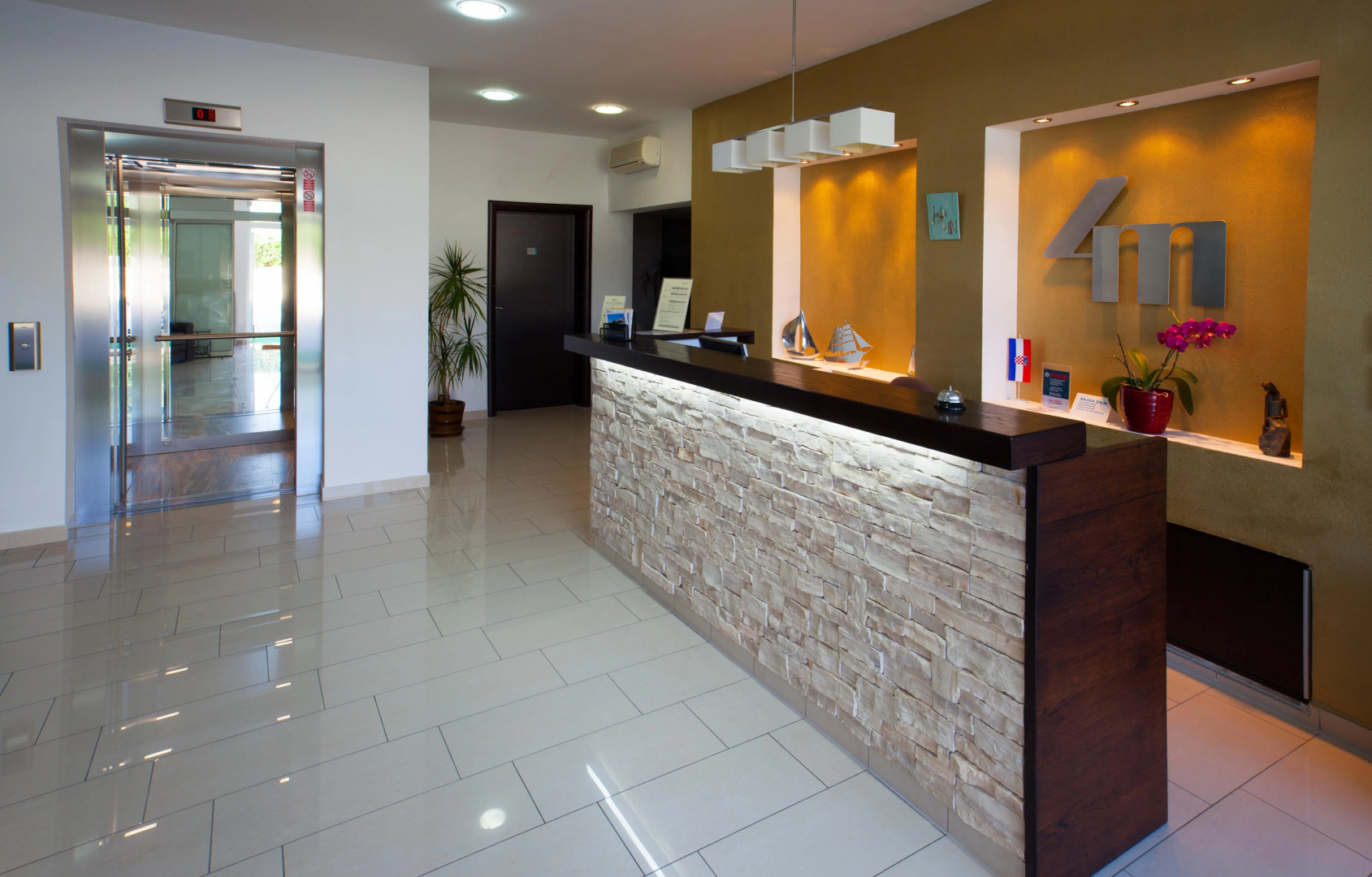Hotel and Apartments Vila 4m
