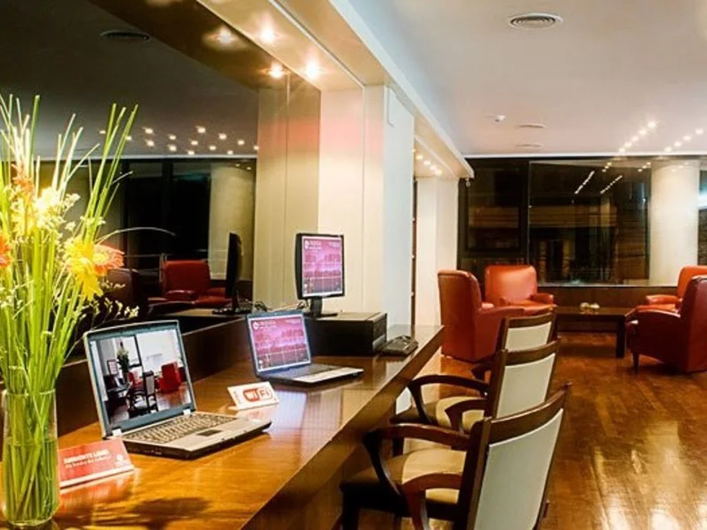 Urquiza Apart Hotel & Suites