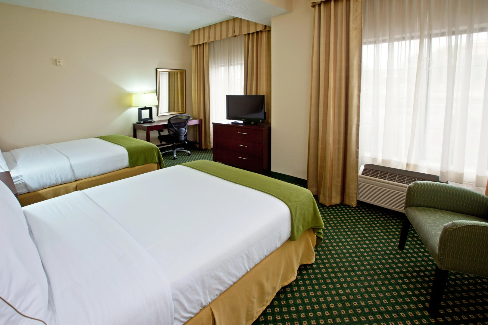 HOLIDAY INN EXPRESS & SUITES INDIANAPOLIS - EAST by IHG