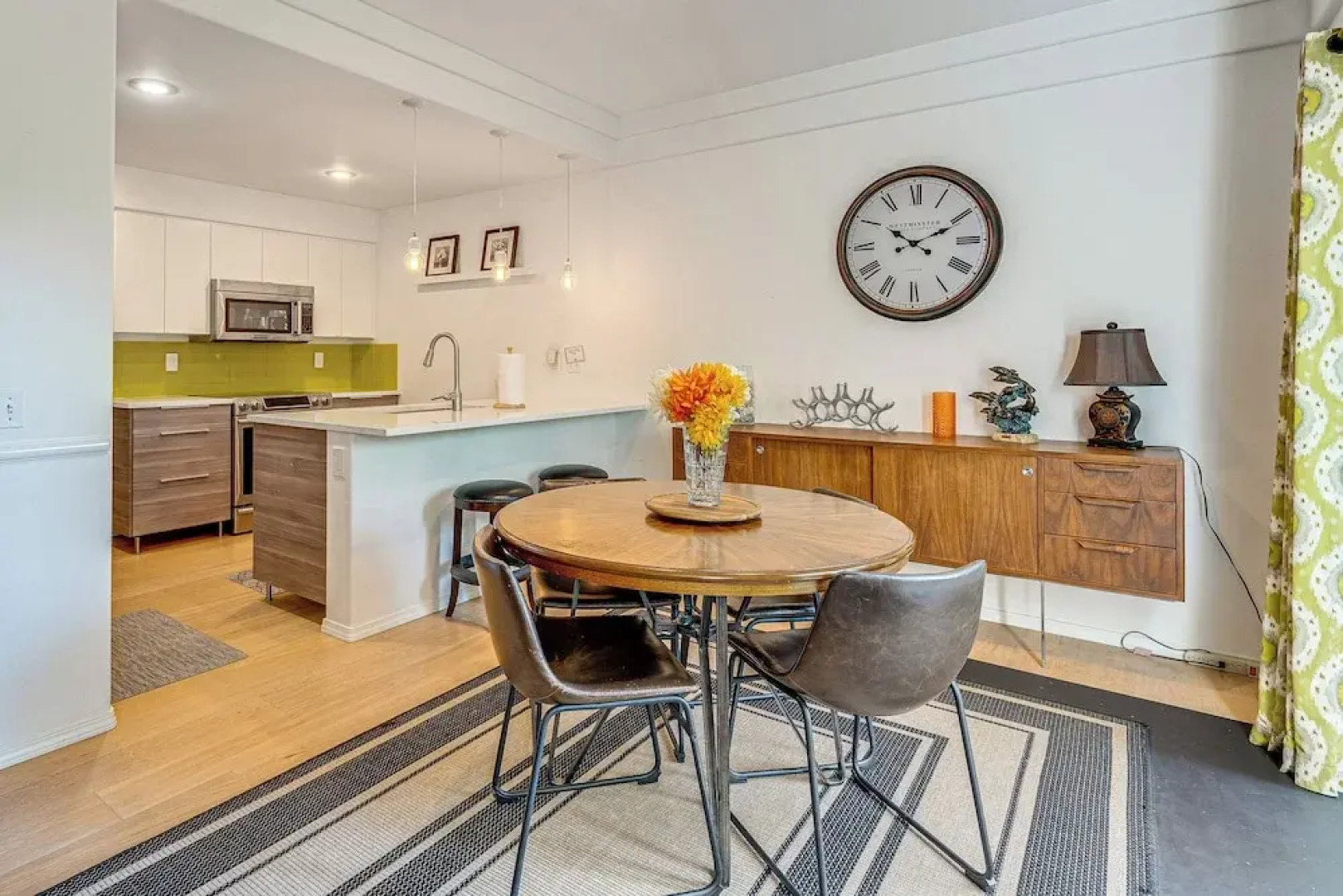 Modern Home Close to Dtwn Woodinville w/ Yard