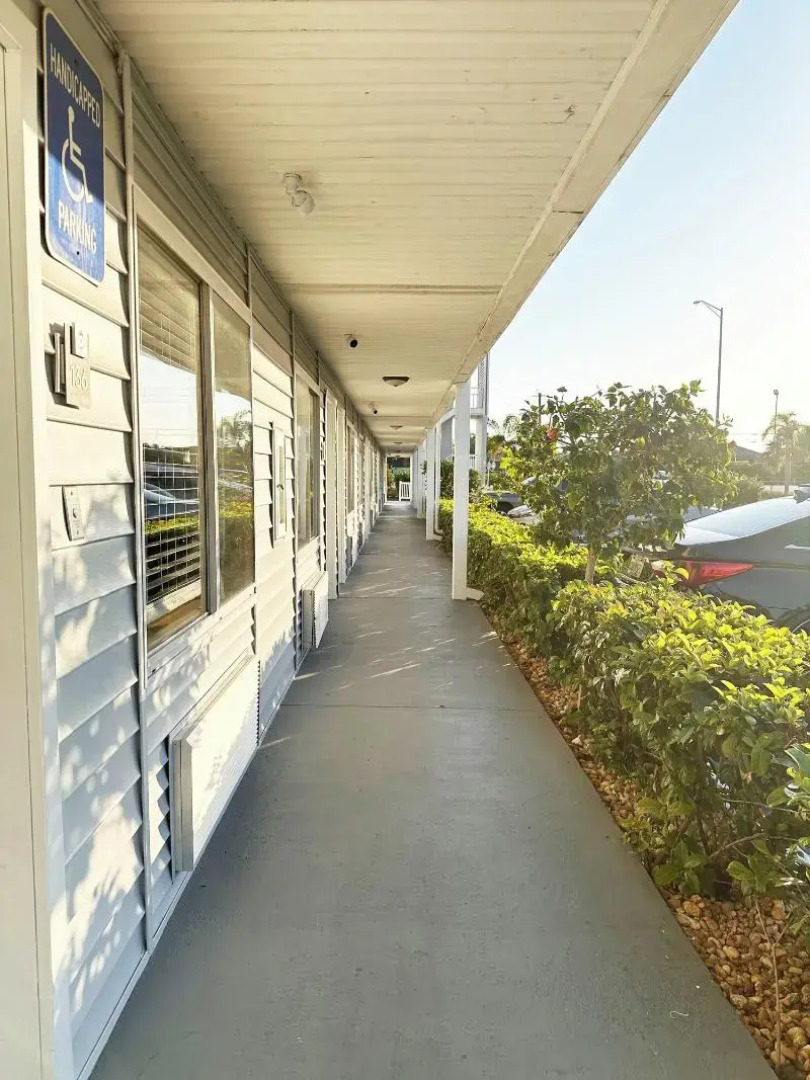 Lantern Inn & Suites