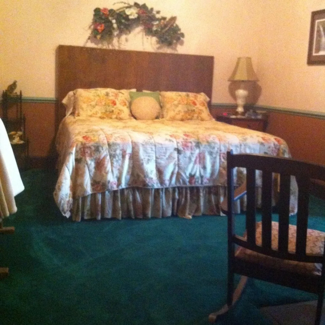 The Simmons-Bond Inn