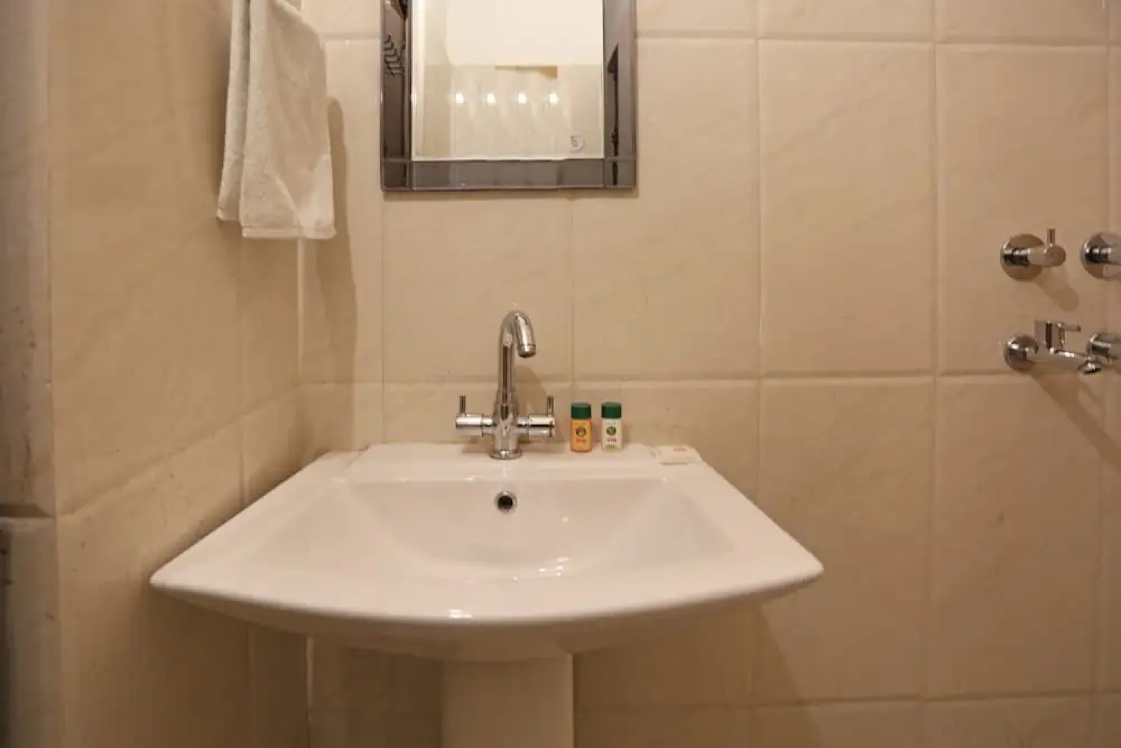 OYO 4734 Hotel Sapphire