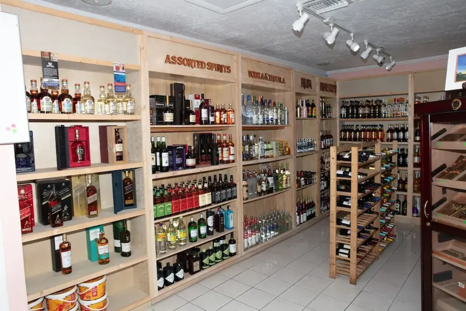 Deluxe Ocean View Villas - Just Steps From White Sand Beaches