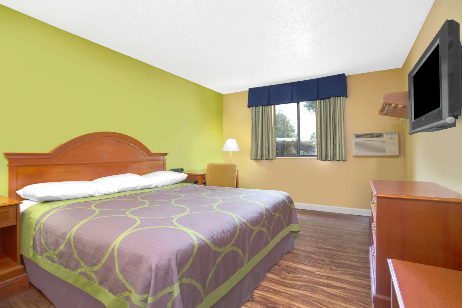 Super 8 by Wyndham Gainesville I-75 Hospital University Area