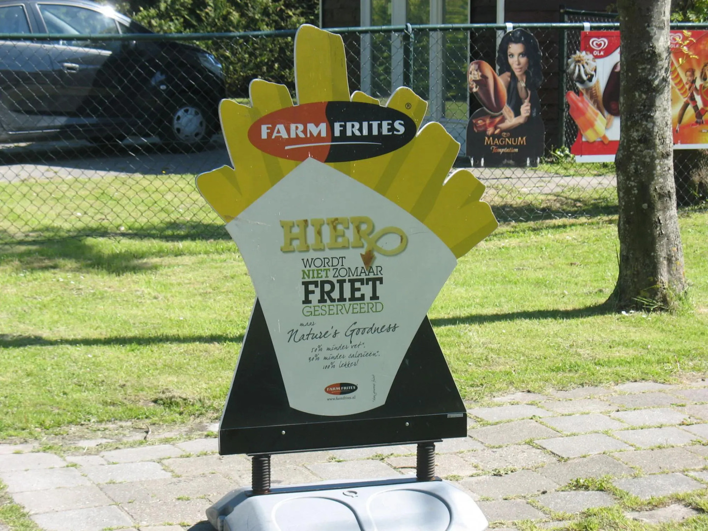 Tidy chalet with a microwave, near the Wadden Sea