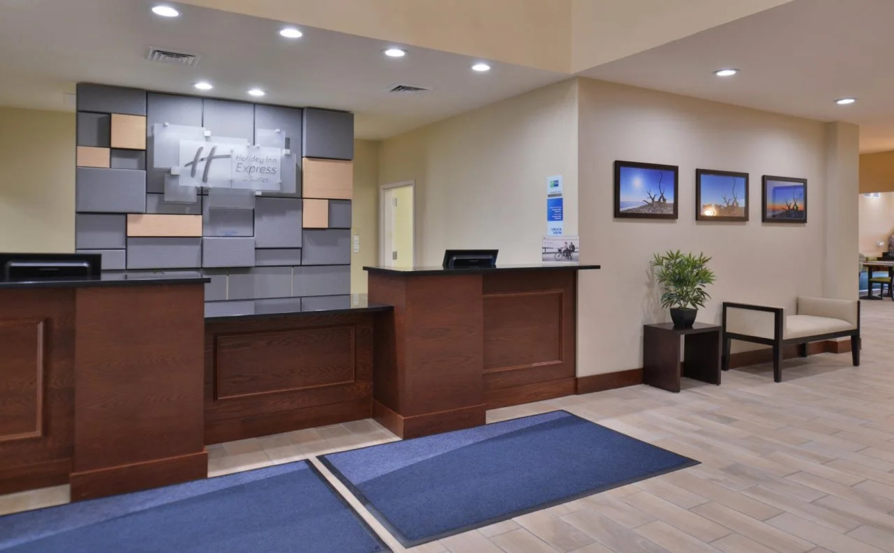 Holiday Inn Express & Suites Dearborn SW - Detroit Area by IHG