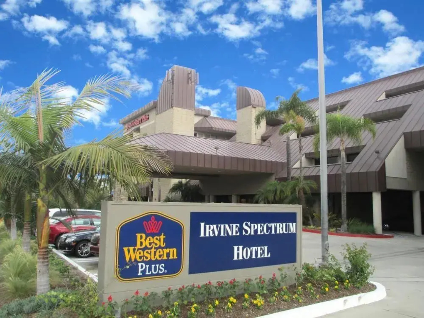 Irvine Inn & Suites
