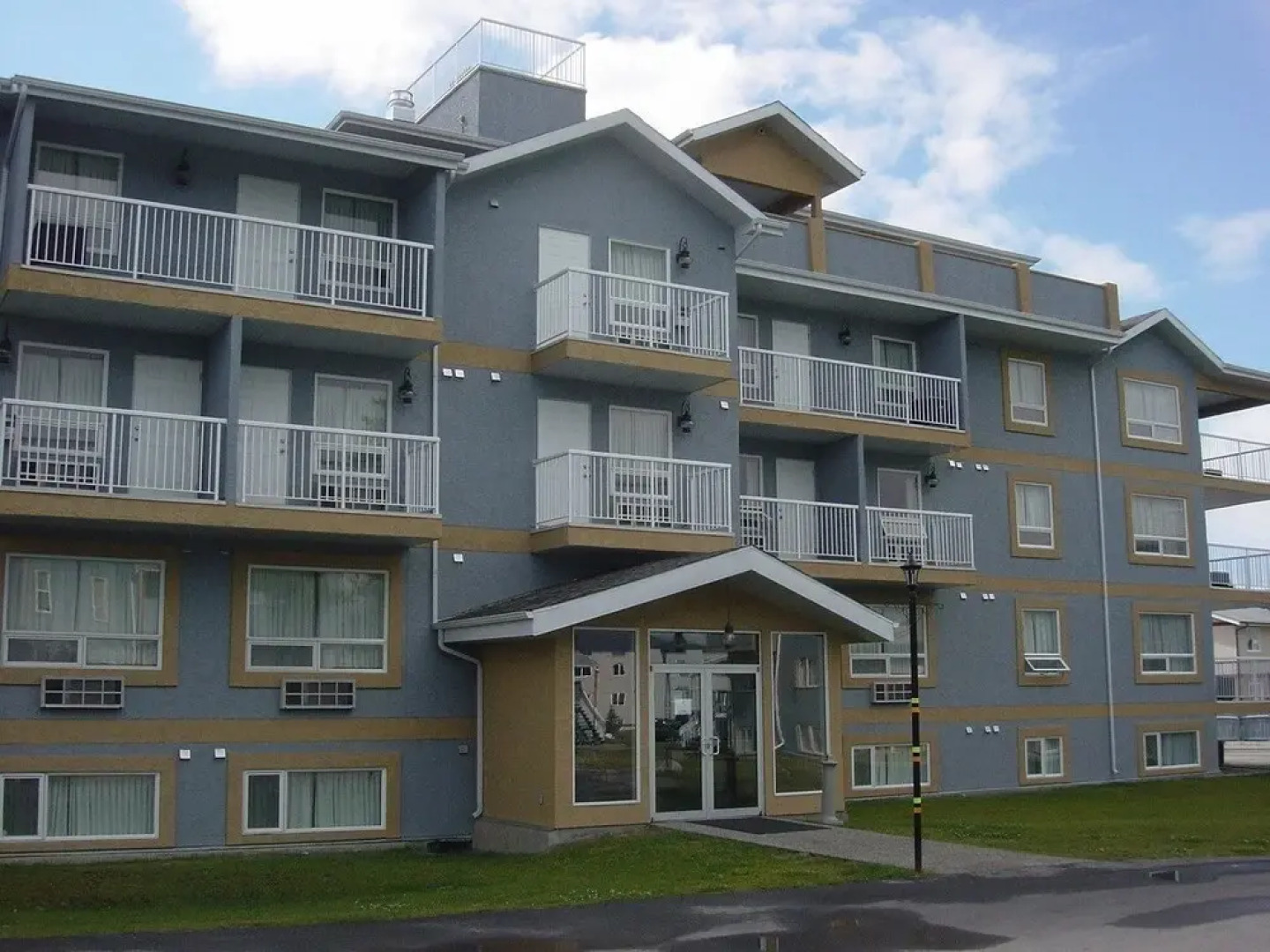 Misty Mountain Inn and Suites