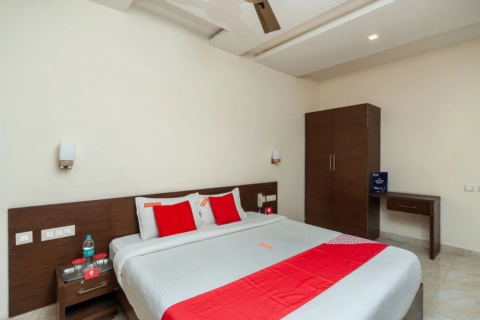 Collection O 33352 The Royal Park