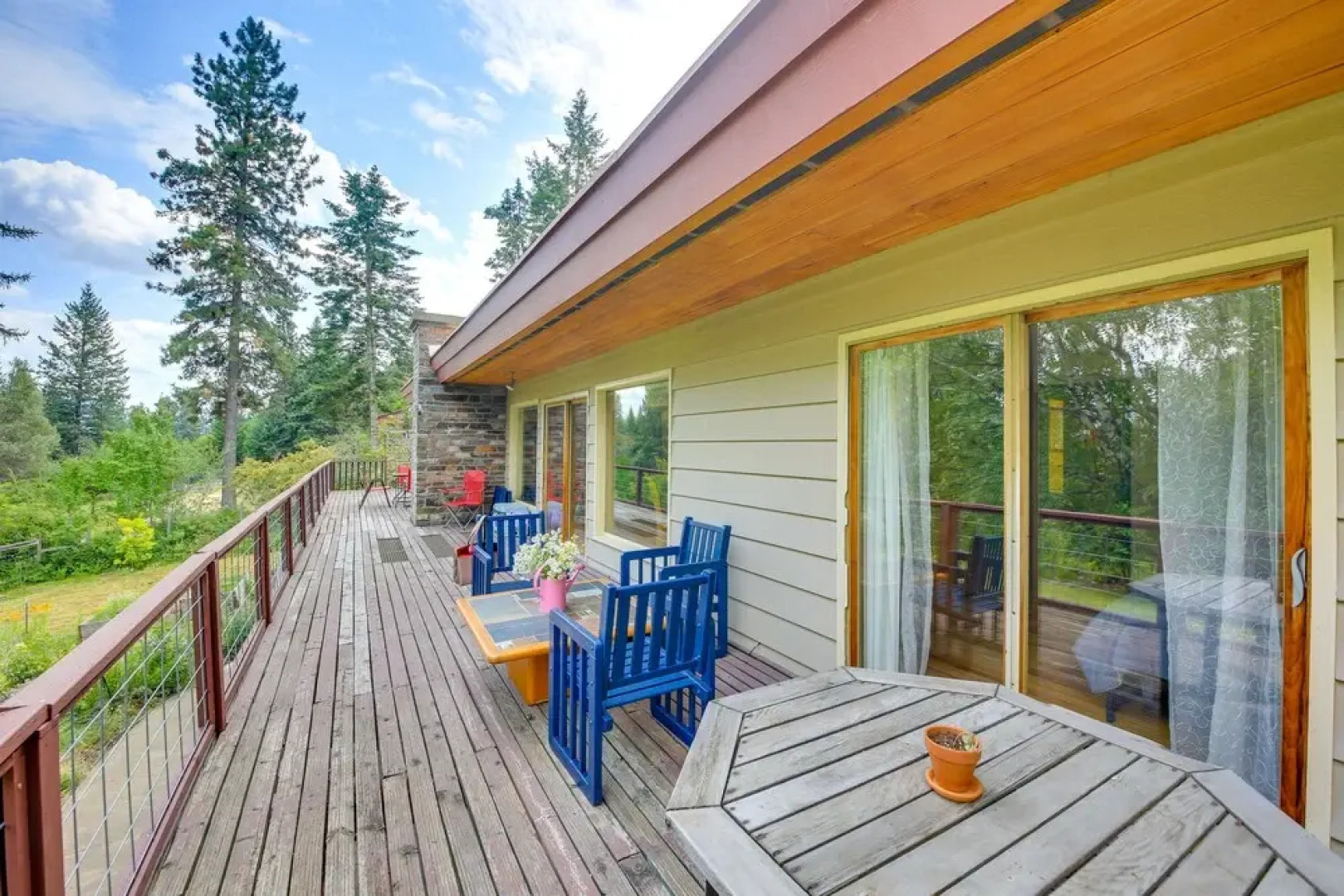 12 Mi to Schweitzer: Spacious Home w/ Deck!
